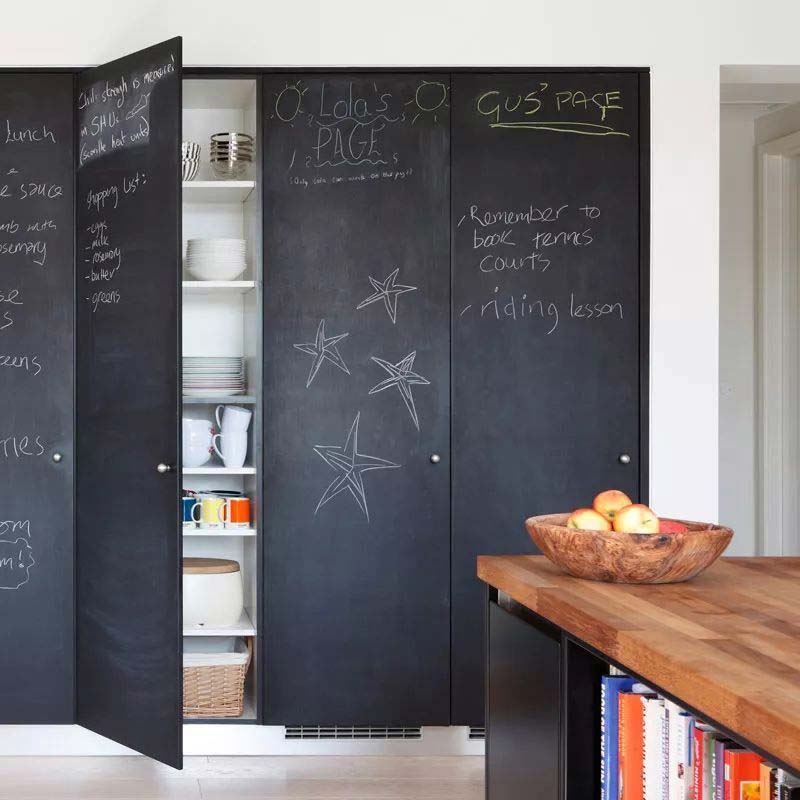 10 idee e foto per usare il color nero lavagna in cucina