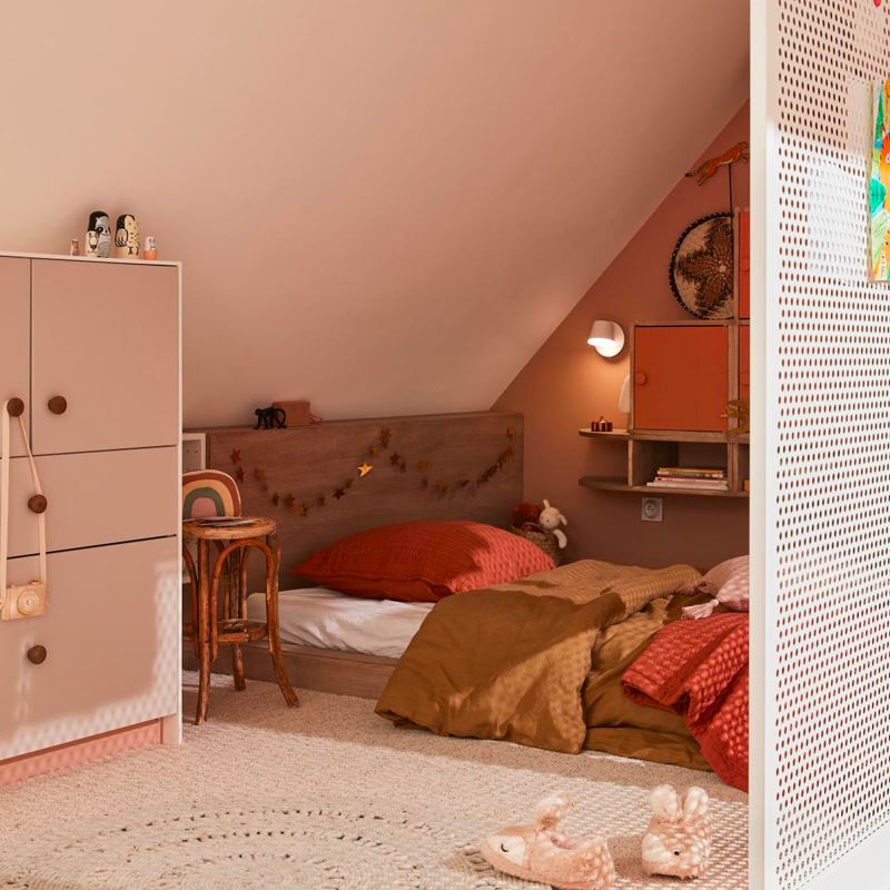 Design camera da letto in legno giapponese con listelli e design a